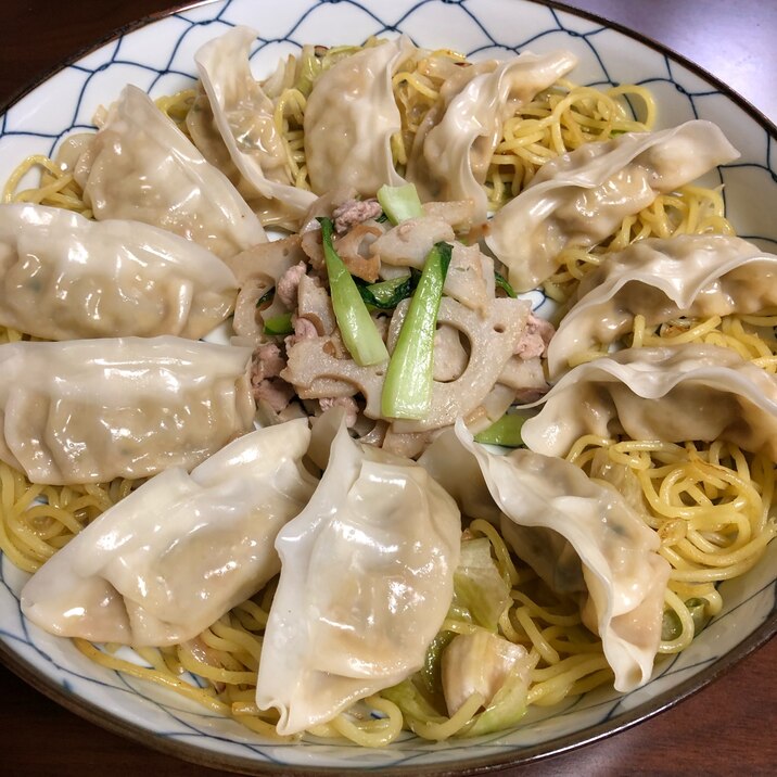 玉ねぎレタス焼きそば 餃子のせ レシピ 作り方 By 西野シオン 楽天レシピ 玉ねぎレタス焼きそば 餃子のせ レシピ 作り方 By 西野シオン 楽天レシピ